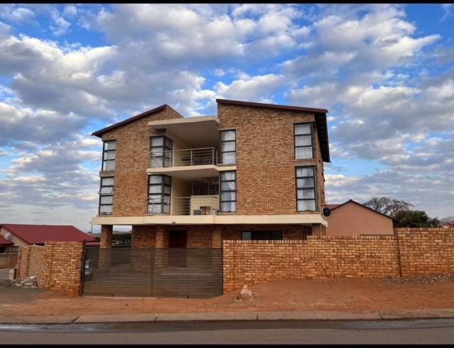 221M² APARTMENT BLOCK FOR SALE IN TLHABANE WEST